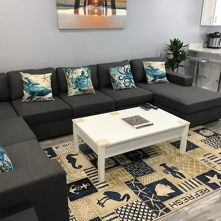 Paradise On The Water.Walk To The Beach. 2Bd1.5Bth